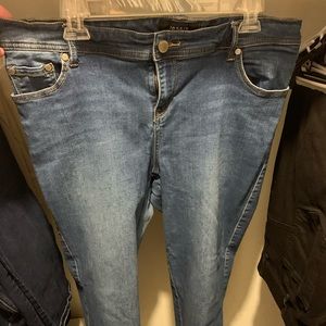 Torrid- Premium stretch skinny jeans- 18R
